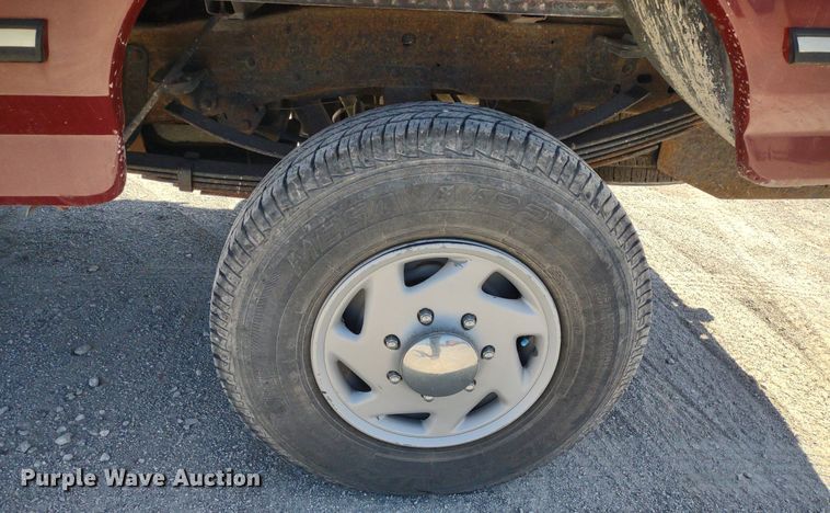 image for item LL9101 1993 Ford F350 XLT  Crew Cab pickup truck