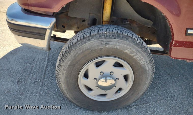 image for item LL9101 1993 Ford F350 XLT  Crew Cab pickup truck