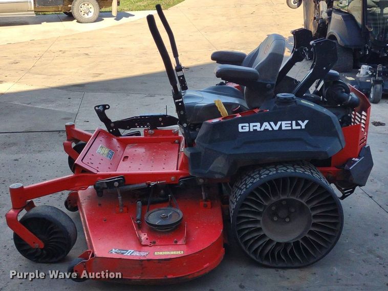 image for item LL9104 Gravely Pro Turn 272  ZTR lawn mower