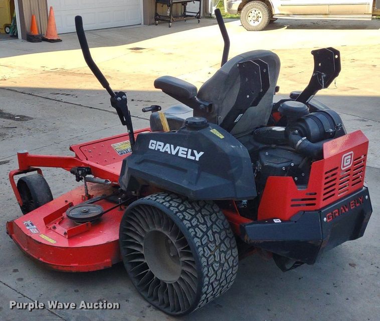 image for item LL9104 Gravely Pro Turn 272  ZTR lawn mower