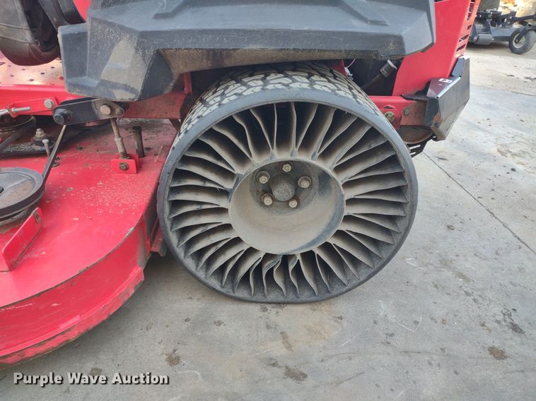 image for item LL9104 Gravely Pro Turn 272  ZTR lawn mower