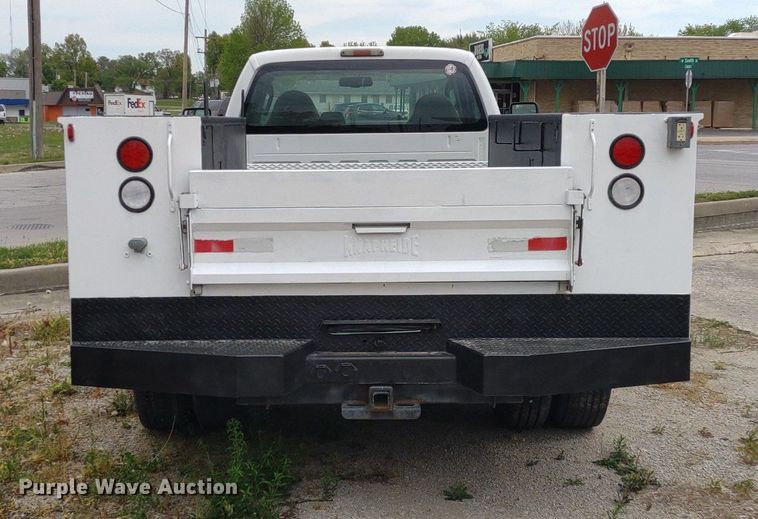 image for item LL9118 2009 Ford F350 Super Duty XL  utility bed pickup truck