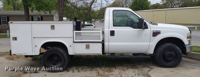 image for item LL9118 2009 Ford F350 Super Duty XL  utility bed pickup truck