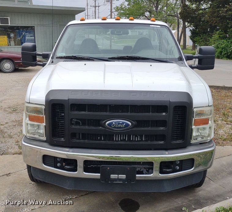 image for item LL9118 2009 Ford F350 Super Duty XL  utility bed pickup truck