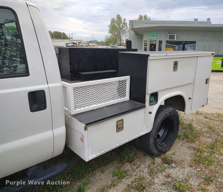 image for item LL9118 2009 Ford F350 Super Duty XL  utility bed pickup truck