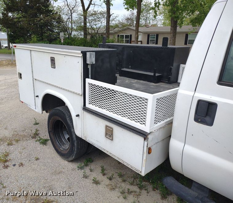 image for item LL9118 2009 Ford F350 Super Duty XL  utility bed pickup truck