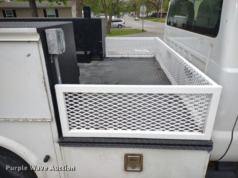 image for item LL9118 2009 Ford F350 Super Duty XL  utility bed pickup truck