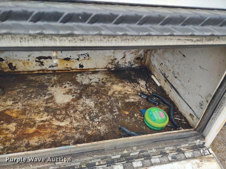 image for item LL9118 2009 Ford F350 Super Duty XL  utility bed pickup truck