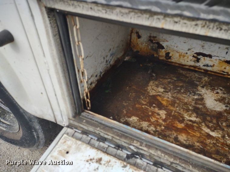 image for item LL9118 2009 Ford F350 Super Duty XL  utility bed pickup truck