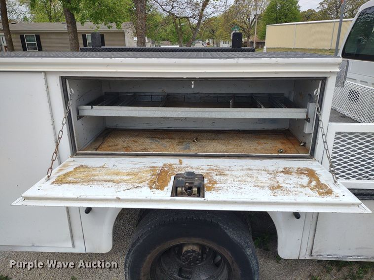 image for item LL9118 2009 Ford F350 Super Duty XL  utility bed pickup truck