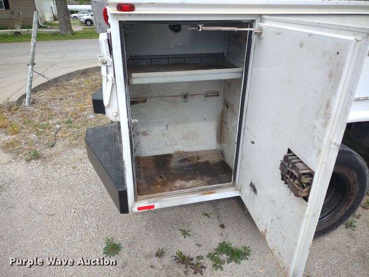 image for item LL9118 2009 Ford F350 Super Duty XL  utility bed pickup truck