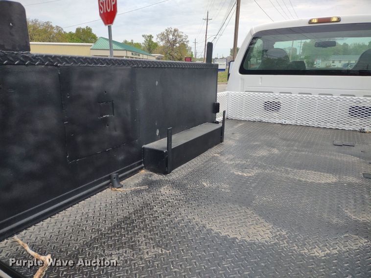 image for item LL9118 2009 Ford F350 Super Duty XL  utility bed pickup truck