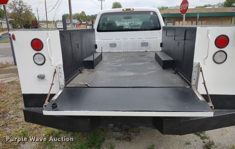 image for item LL9118 2009 Ford F350 Super Duty XL  utility bed pickup truck