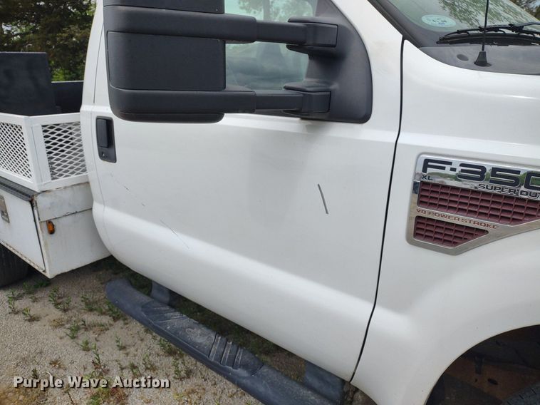 image for item LL9118 2009 Ford F350 Super Duty XL  utility bed pickup truck