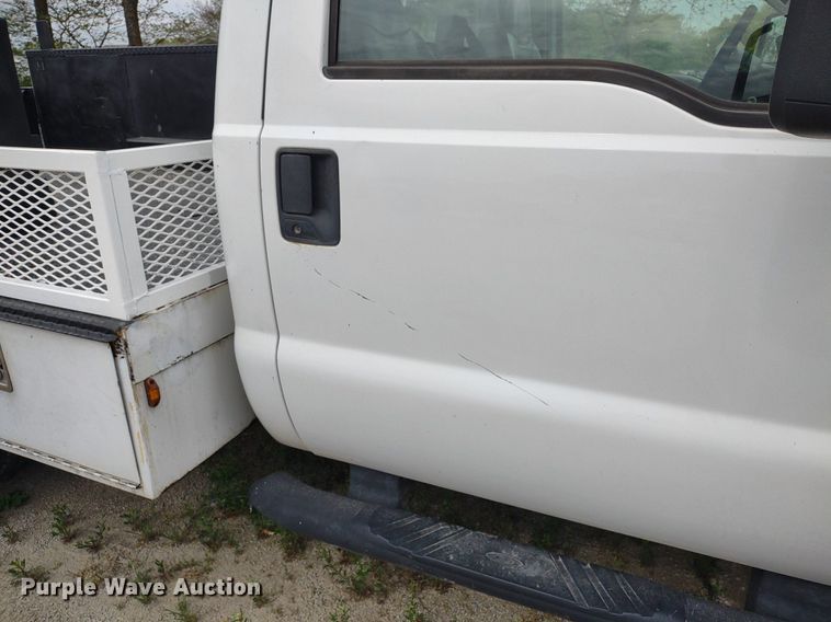 image for item LL9118 2009 Ford F350 Super Duty XL  utility bed pickup truck