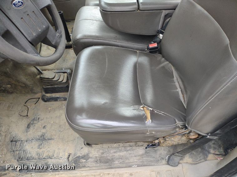 image for item LL9118 2009 Ford F350 Super Duty XL  utility bed pickup truck