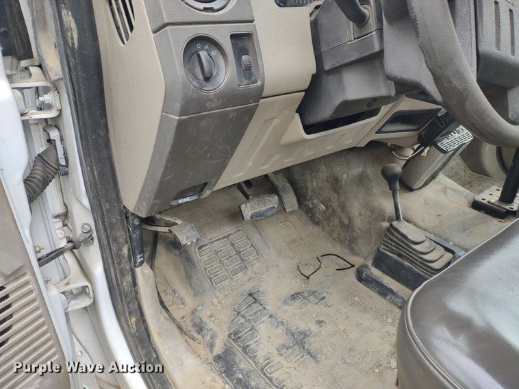 image for item LL9118 2009 Ford F350 Super Duty XL  utility bed pickup truck