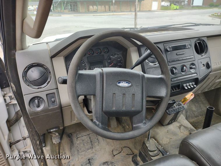 image for item LL9118 2009 Ford F350 Super Duty XL  utility bed pickup truck