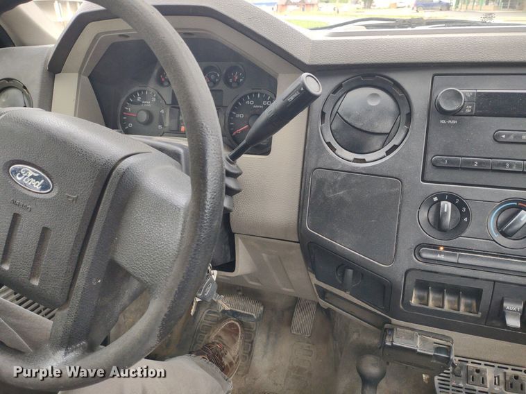 image for item LL9118 2009 Ford F350 Super Duty XL  utility bed pickup truck