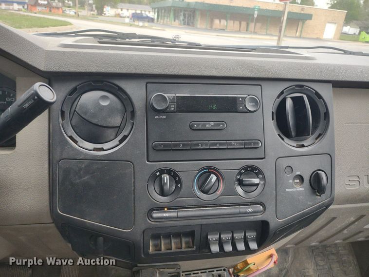 image for item LL9118 2009 Ford F350 Super Duty XL  utility bed pickup truck