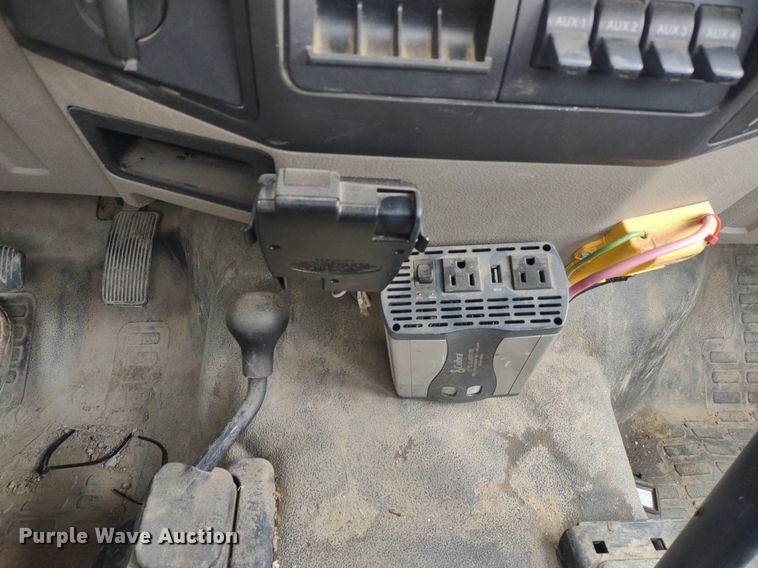 image for item LL9118 2009 Ford F350 Super Duty XL  utility bed pickup truck