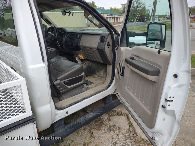 image for item LL9118 2009 Ford F350 Super Duty XL  utility bed pickup truck