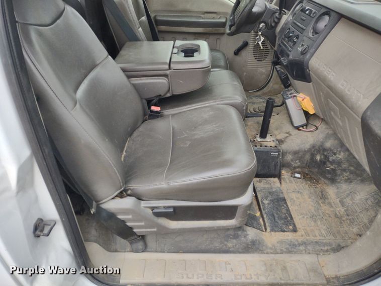 image for item LL9118 2009 Ford F350 Super Duty XL  utility bed pickup truck