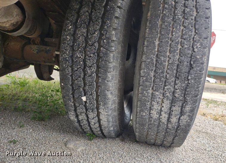 image for item LL9118 2009 Ford F350 Super Duty XL  utility bed pickup truck