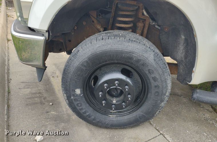 image for item LL9118 2009 Ford F350 Super Duty XL  utility bed pickup truck