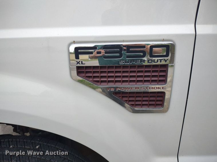 image for item LL9118 2009 Ford F350 Super Duty XL  utility bed pickup truck
