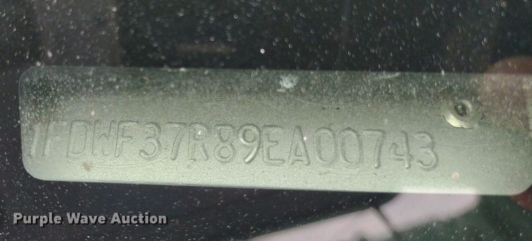 image for item LL9118 2009 Ford F350 Super Duty XL  utility bed pickup truck