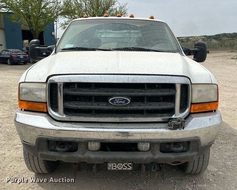 image for item LP9905 2001 Ford F250 Super Duty  SuperCab flatbed pickup truck