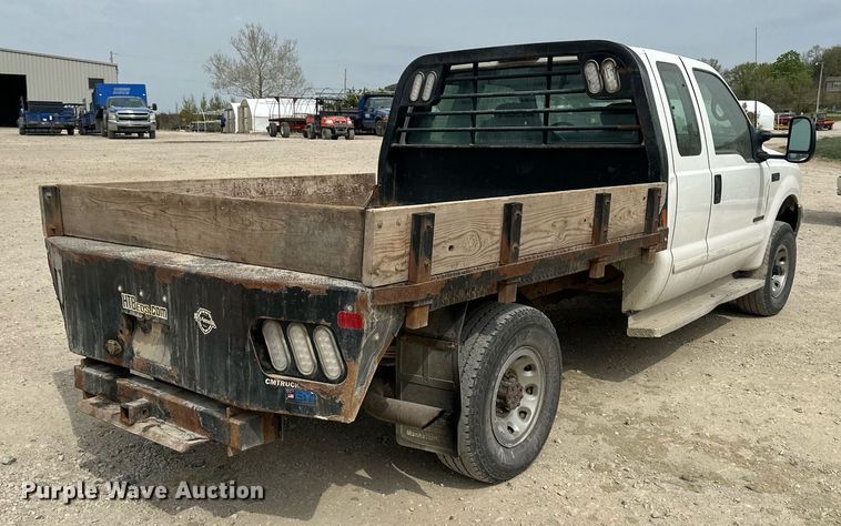 image for item LP9905 2001 Ford F250 Super Duty  SuperCab flatbed pickup truck