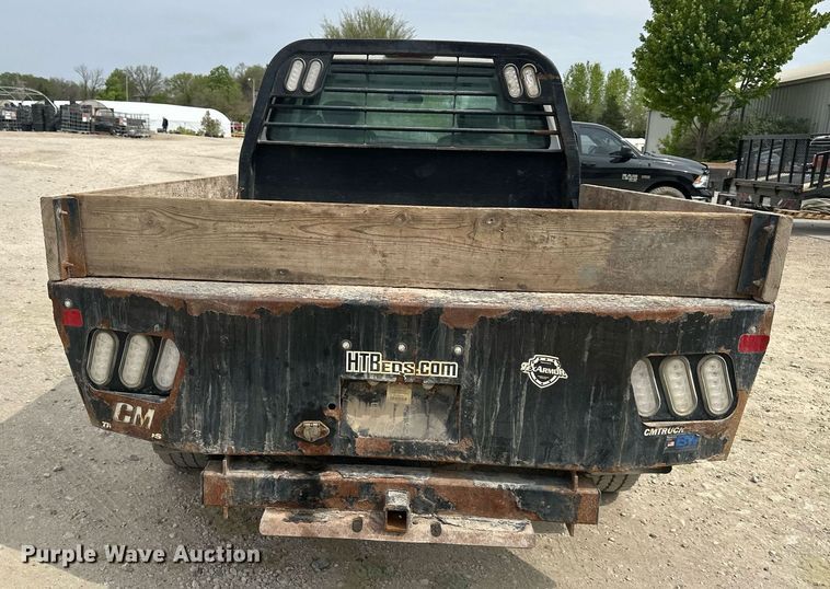 image for item LP9905 2001 Ford F250 Super Duty  SuperCab flatbed pickup truck