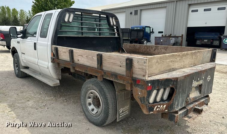 image for item LP9905 2001 Ford F250 Super Duty  SuperCab flatbed pickup truck