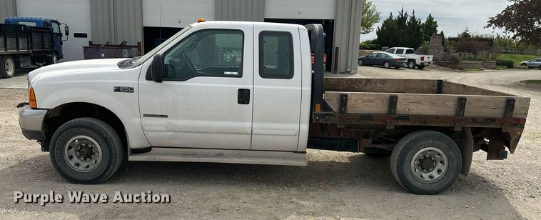 image for item LP9905 2001 Ford F250 Super Duty  SuperCab flatbed pickup truck