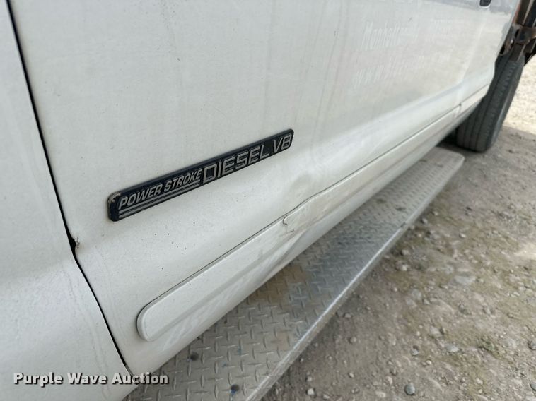 image for item LP9905 2001 Ford F250 Super Duty  SuperCab flatbed pickup truck