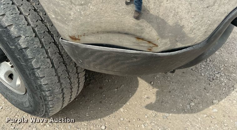 image for item LP9905 2001 Ford F250 Super Duty  SuperCab flatbed pickup truck