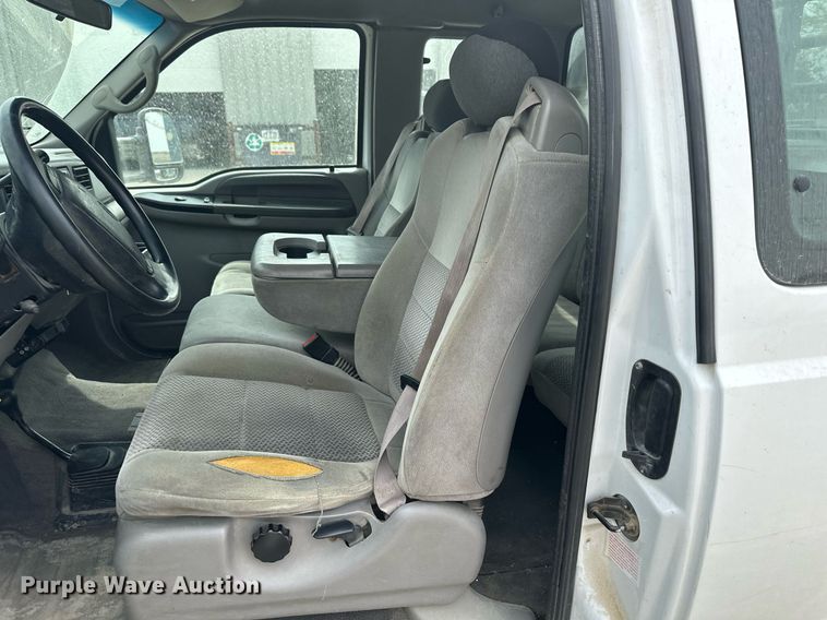 image for item LP9905 2001 Ford F250 Super Duty  SuperCab flatbed pickup truck