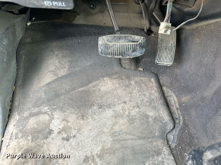 image for item LP9905 2001 Ford F250 Super Duty  SuperCab flatbed pickup truck