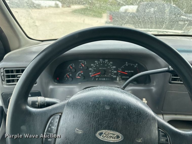 image for item LP9905 2001 Ford F250 Super Duty  SuperCab flatbed pickup truck