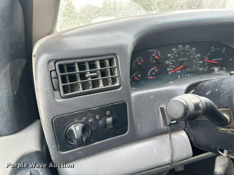 image for item LP9905 2001 Ford F250 Super Duty  SuperCab flatbed pickup truck