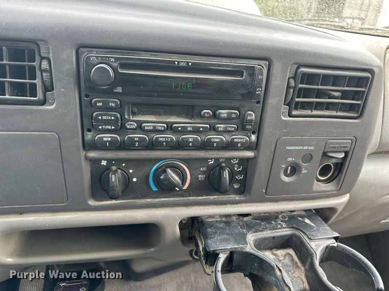 image for item LP9905 2001 Ford F250 Super Duty  SuperCab flatbed pickup truck