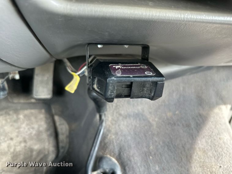 image for item LP9905 2001 Ford F250 Super Duty  SuperCab flatbed pickup truck