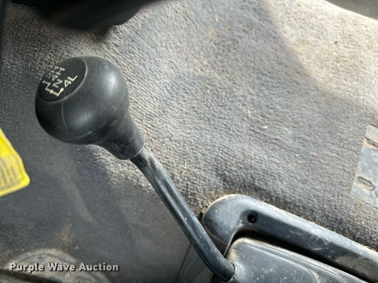 image for item LP9905 2001 Ford F250 Super Duty  SuperCab flatbed pickup truck