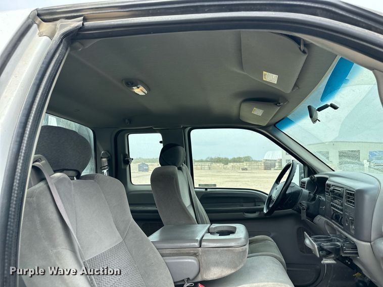 image for item LP9905 2001 Ford F250 Super Duty  SuperCab flatbed pickup truck