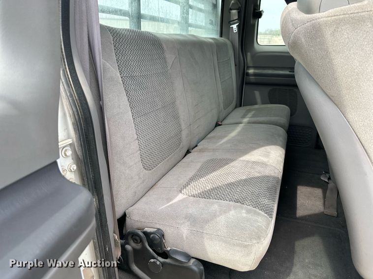 image for item LP9905 2001 Ford F250 Super Duty  SuperCab flatbed pickup truck