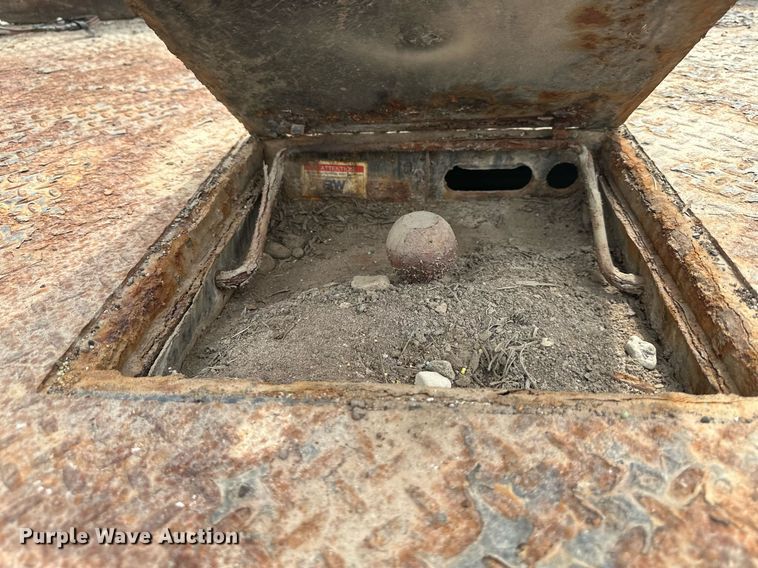 image for item LP9905 2001 Ford F250 Super Duty  SuperCab flatbed pickup truck