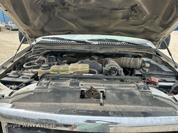 image for item LP9905 2001 Ford F250 Super Duty  SuperCab flatbed pickup truck