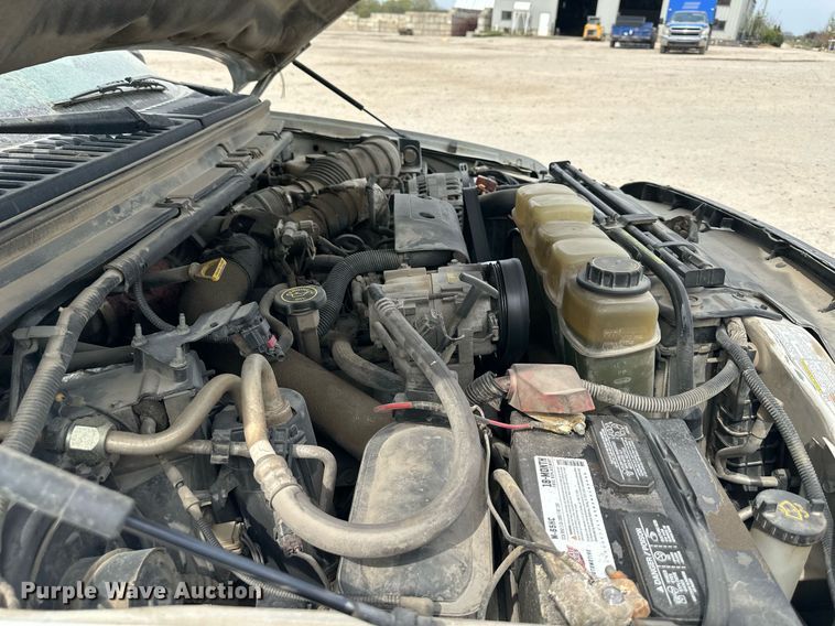 image for item LP9905 2001 Ford F250 Super Duty  SuperCab flatbed pickup truck